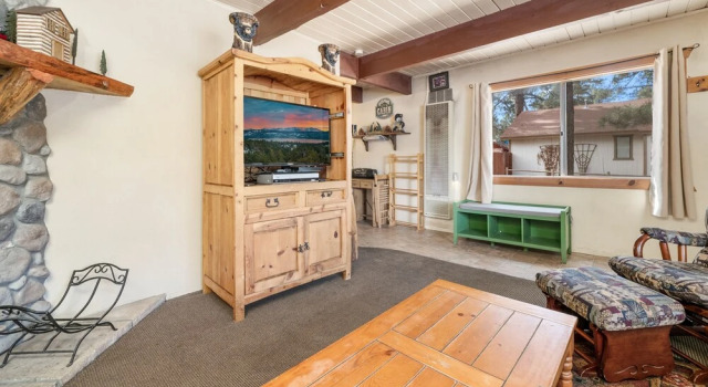 Bear Trap Cabin - Nice Cabin In A Quiet Area. With Hot Tub 2 Bedroom Home, Забронировать Отель Отели в центре Биг-Бэар-Сити, в центре