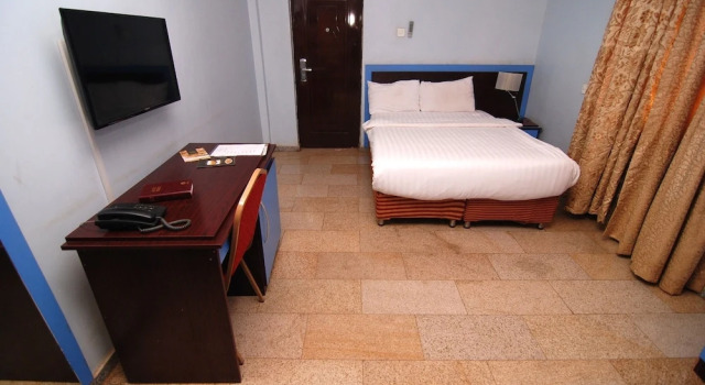 Camera Executive Lapour Hotels Ltd