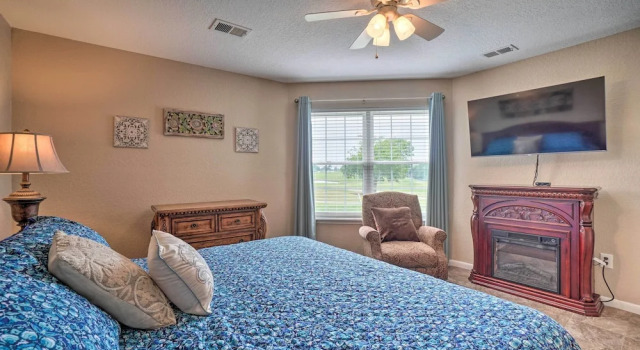 Branson Resort Condo w/ Scenic Patio & Pool Access, Varaa Lomakeskus Lomahotellit kohteessa Missouri, Lomakeskus