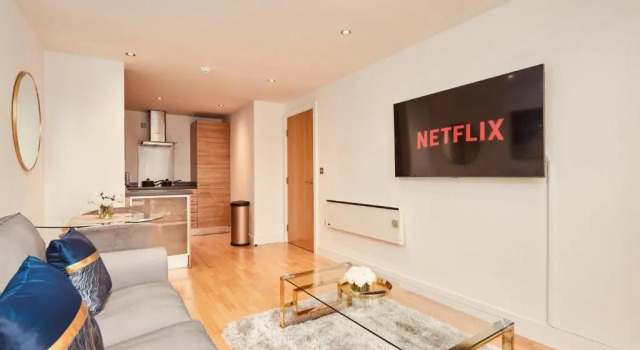 Deluxe City Apt, River Canal View& Free Parking!
