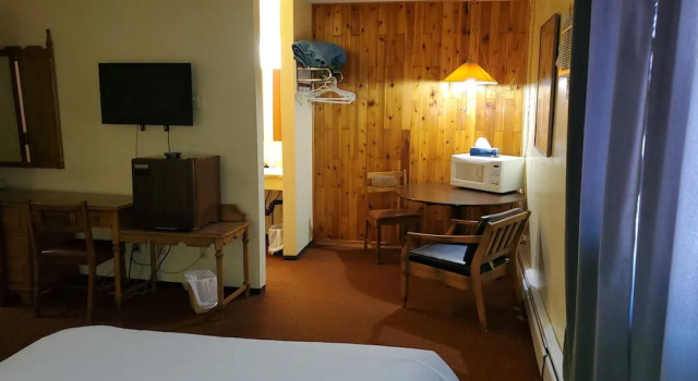Четырёхместный номер Comfort Englehart Inn