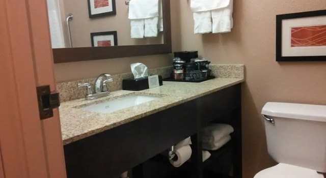 Двухместный люкс c 1 комнатой Quality Inn I-70 Near Kansas Speedway