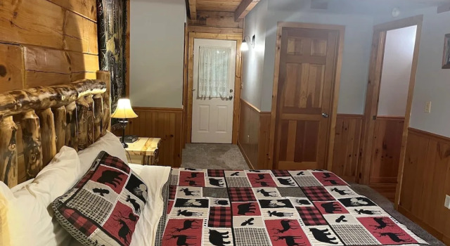 Номер Standard Er27- Bear Naked - Great Location- Close To Town 2 Bedroom Cabin by RedAwning