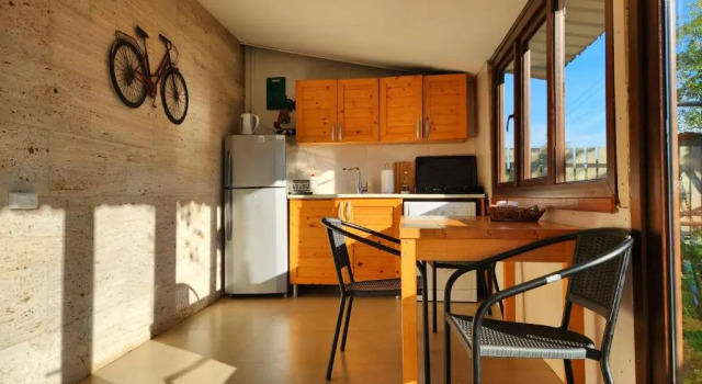 House & Yard Sesil M 110m to beach, Book Vacation Home Hotels in Guria with Parking, Parking