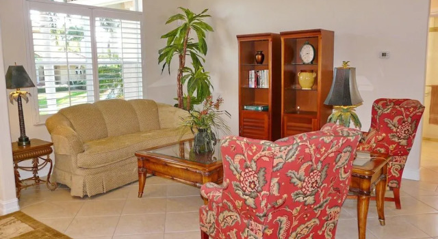 Pet-friendly waterfront home near beach with pool, Забронировать Дом для отпуска Марко-Айленд штат Флорида, рядом с City of Marco Island Racquet Center