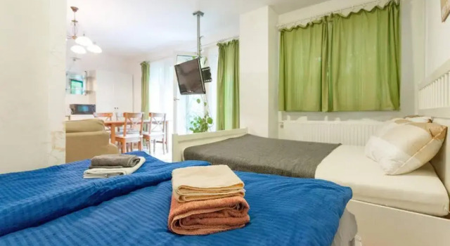 Relaxing Terrace Apartment in Lively Area, Забронировать Апартаменты/квартира Отели Вены с парковкой, рядом с Volkstheater, Парковка