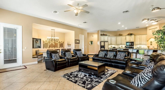 Stunning Large 7 bed Home With Private Pool, Spa, Balcony, Cinema Room, Fitness Suite and Able to see the Disney Fireworks - 467