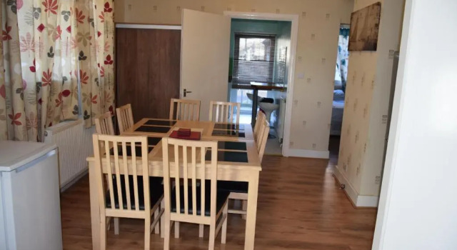 Коттедж Three Bedroom House Chandos Road