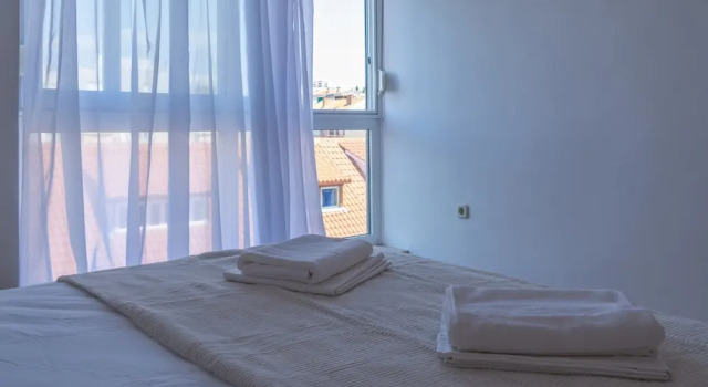 Spacious apt few min Walk to old Town and Beach, Prenota Appartamento Splitska 