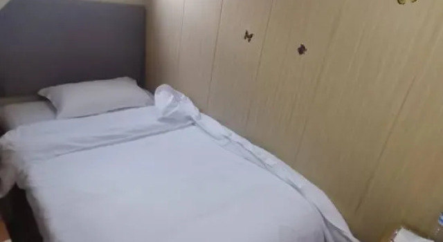 Кровать в общем номере shangpin hotel