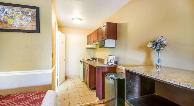 Четырёхместный люкс Econo Lodge Princess Anne