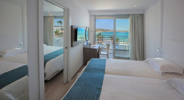 Номер Superior с балконом и с видом на море Okeanos Beach Boutique Hotel