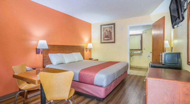 Двухместный номер Standard Rodeway Inn & Suites