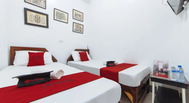 Двухместный номер Standard RedDoorz @ Plaza Jaro Iloilo