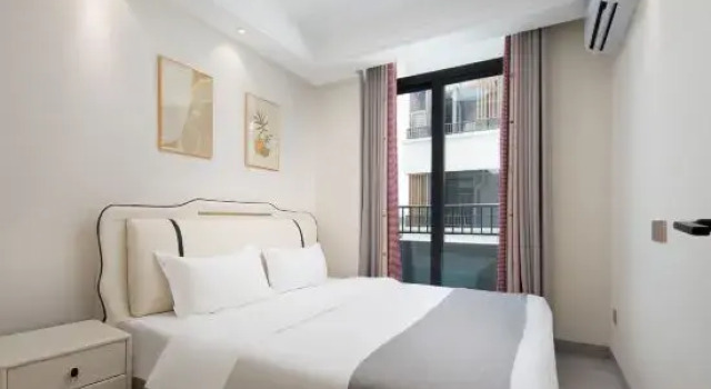 Люкс с 3 комнатами с видом на сад Yashe Hotel (Nanshan Tourism Scenic Area Yazhouwan Technology City Branch)