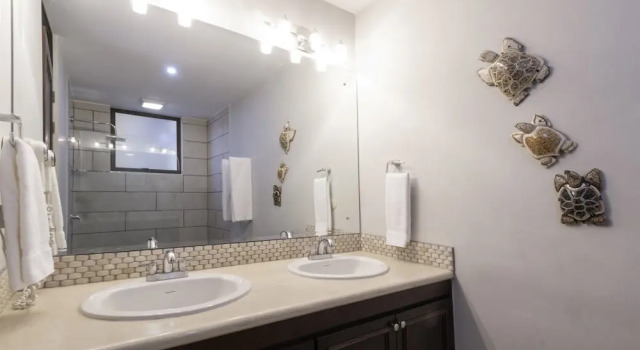 Номер Standard Цокольный этаж с балконом Newly Remodeled Ground Floor Sea Side Apartment
