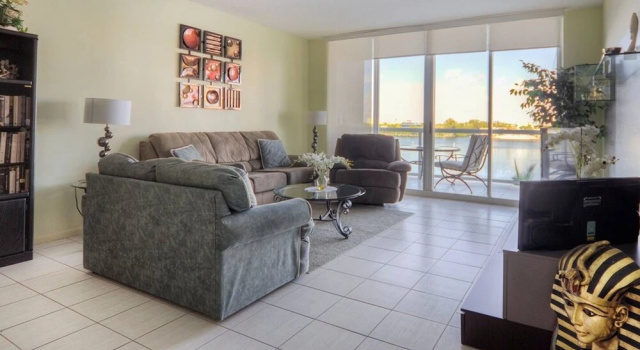 Golden Bay 504, Varaa Hotelli Hotellit Miami Beach uima-altaalla, Uima-allas