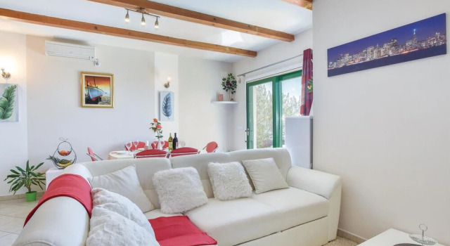 Stunning Home in Podstrana With Wifi and 3 Bedrooms, Rezerwuj Hotel Hotele w Split-Dalmatia County z parkingiem, Parking