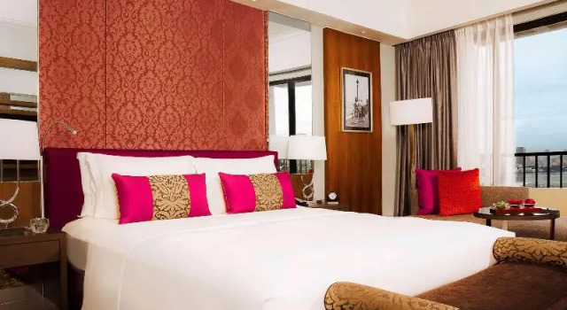 Двухместный номер Standard с балконом Sofitel Philippine Plaza Manila