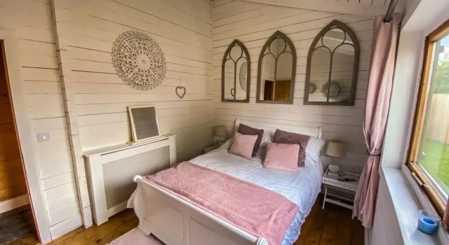 Sleeps6- Hot Tub- Pet Friendly- Log Burner