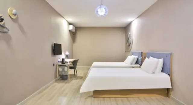 Люкс Homeinn Hotel (Hunchun Eurasia Shopping Mall Passenger Station Branch)