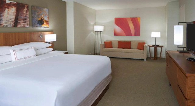 Двухместный люкс c 1 комнатой Delta Hotels by Marriott Toronto Airport & Conference Centre