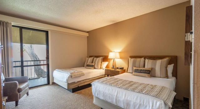 Четырёхместный номер Standard Kellogg West Conference Center and Hotel