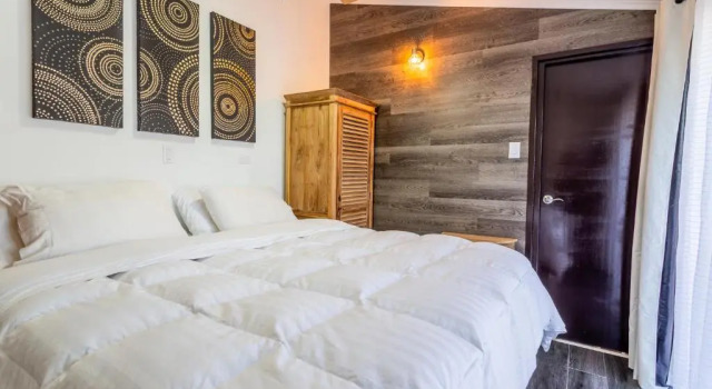 Apartment With Charming Patio+ BBQ Near Beach! Free Util's