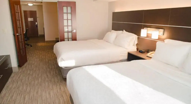 Четырёхместный номер Standard Holiday Inn Express Winona by IHG