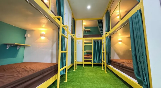 Кровать в общем номере (женский номер) Banana Bunkhouse Hostel