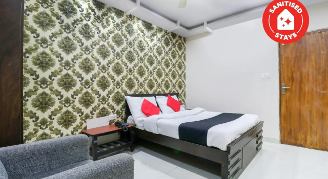 Capital O 69058 Emerald Hotel, Забронировать Отель Отели штата Карнатаки 3 звезды, 3*