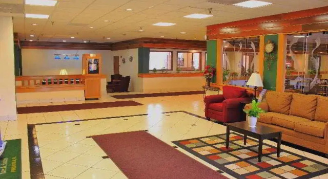 Ramada Inn Bayview, Rezerwuj Hotel Ferry Pass Stany Zjednoczone