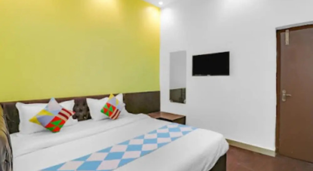 Номер Deluxe Goroomgo Royal Stay Gadiyahat Kolkata