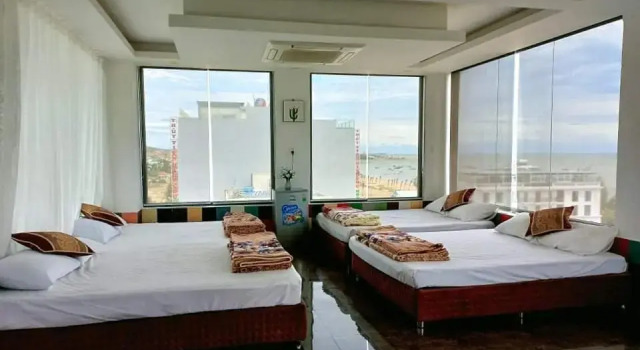Кровать в общем номере Ninh Chu Hotel