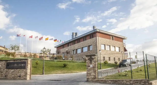 Hotel Albergue La Casa Del Peregrino, Забронировать Отель Отели El Bierzo 3 звезды, 3*