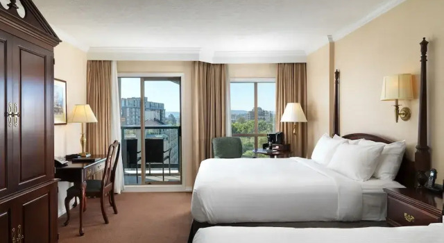 Четырёхместный номер Standard с балконом Hotel Grand Pacific