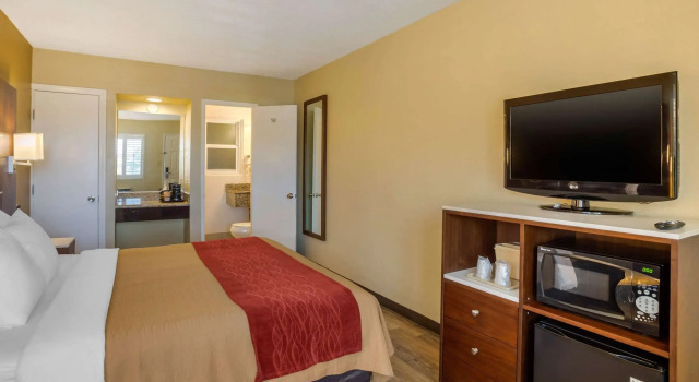 Comfort Inn San Diego Airport At The Harbor, Забронировать Отель Point Loma Сан-Диего, рядом с Humphreys Concerts by the Bay