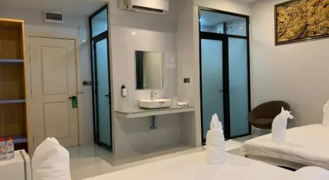 Четырёхместный номер Deluxe с видом на улицу Hotel Lavieen