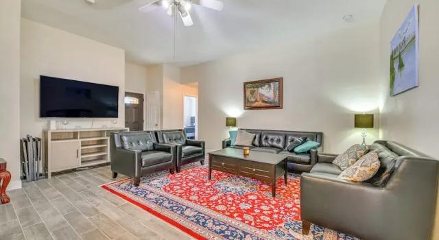Коттедж < 1 Mi to Historic Dtwn: Home w/ Yard in Mckinney