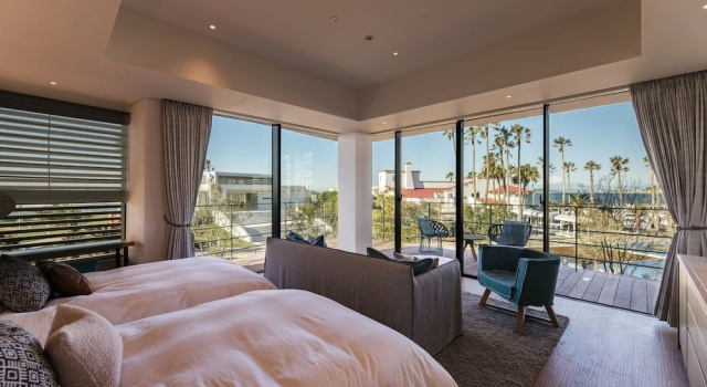 Одноместный люкс с балконом MALIBU HOTEL