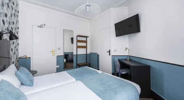 Номер Standard с балконом Lennon by Avalon Hotel Paris Gare du Nord