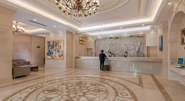 Vienna Hotel Hunan Radio and Television International Convention and Exhibition Center, Забронировать Отель Отели Чанша 3 звезды, рядом с Тематический парк Window of the World в Чанша, 3*