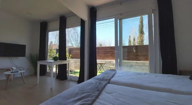Acero y Piedra Apartamentos con jardín, Varaa Huoneisto Hotellit Madridin maakunta pysäköinnillä, Pysäköinti