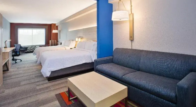 Люкс Standard Holiday Inn Express Hotel & Suites Rochester Webster by IHG