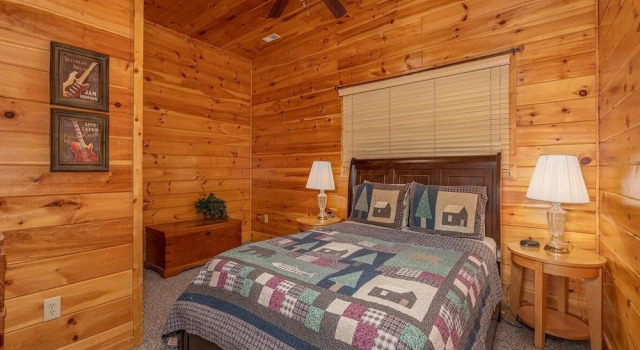 Spacious Party Hut Near Attractions by Redawning