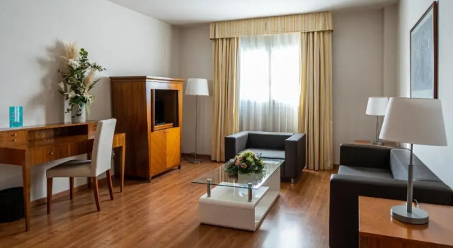 Полулюкс Sercotel Avenida Almería