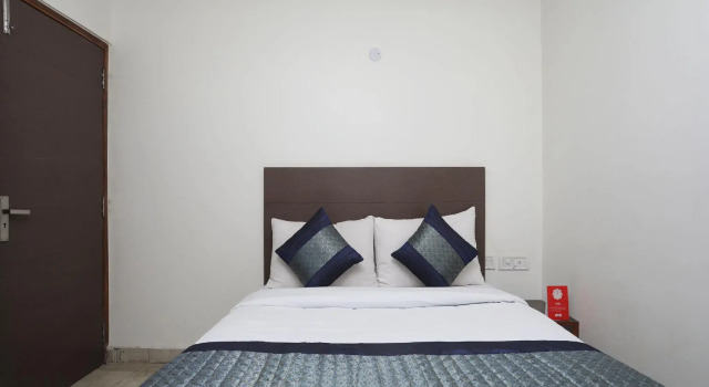 Номер Deluxe OYO 12519 Hotel Sun Palace