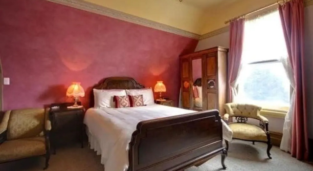 Westella Colonial B&B, Rezerwuj Bed and Breakfast Hotele w Ulverstone z parkingiem, Parking