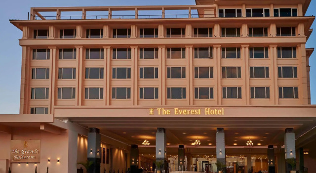 Двухместный люкс The Everest Hotel