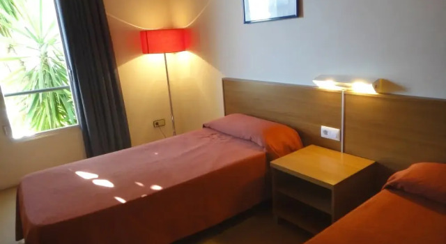 Apartamentos Comtat-Sant-Jordi-46-M, Rezerwuj Apartament Hotele w Gironès z parkingiem, Parking